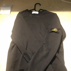 stone island tröja  - svart stone island tröja strl:M