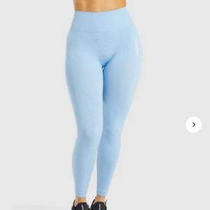 Gymshark tights - Säljer ett par superfina tights från gymshark som jag köpte här på Plick men de passade inte riktigt mig, i ett väldigt bra skick!! Storlek S 💙 skriv för fler bilder!!