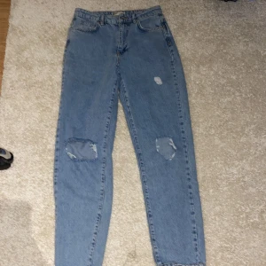 Håliga baggy jeans från Gina❤️ - Säljer dessa jeansen för de blivit för stora tyvärr❤️Nypris: 499kr