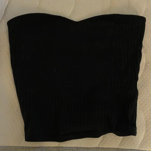 Svart topp - Bandeau topp oanvänd, passar xs-m