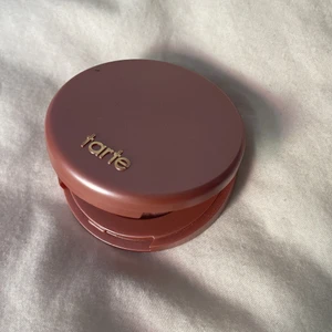 Tarte rouge - Använt två gånger! Köpt på sephora. Jättefin blush! Den är som ny nästan. Man ser bara inte texten tarte💗