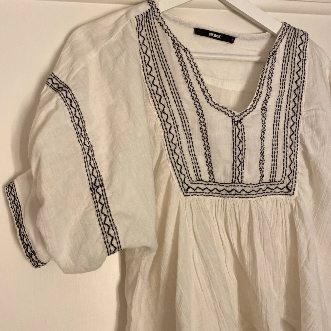 Vit tröja med mönster - 90