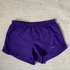 Nike shorts  - Vintage Nike shorts köpta secondhand men aldrig använda av  mig. Storlek s men passar nog även xs💜