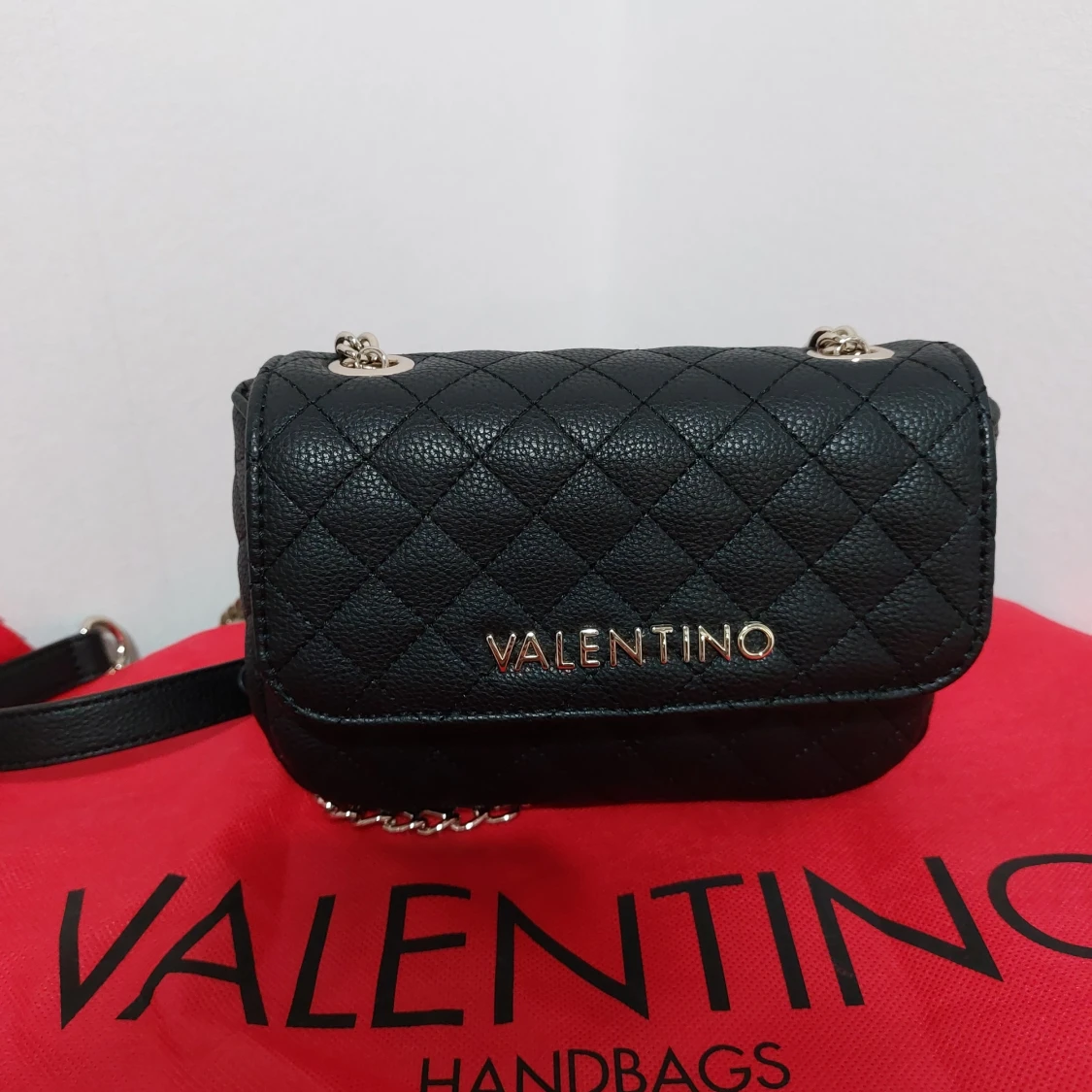 Äkta valentino väska