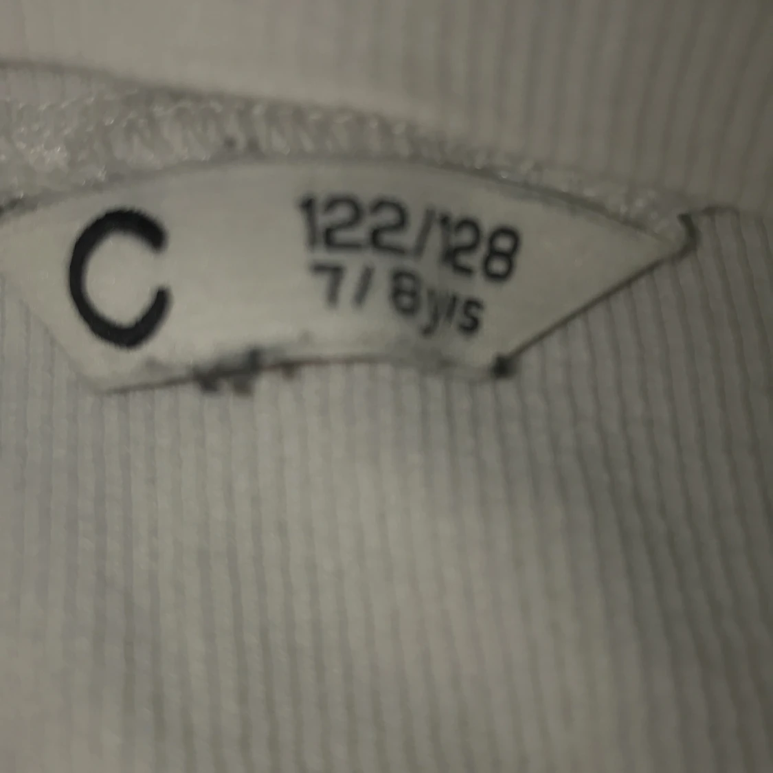 Vit långärmad tröja.  - 91