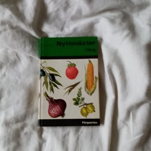 Bok om växter - En bok om nyttoväxter i färg. Säljer för den inte kommits till användning. Boken är bra, man lär sig mycket från den. 