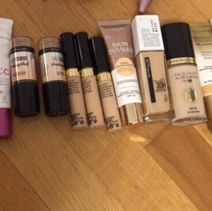 Foundatiom - Oöppnade, har massa smink. Så 250 för alla. 