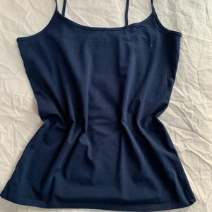 Linne - Linne med spaghettiband🍝 Storlek M men passar både S och L❤️ 