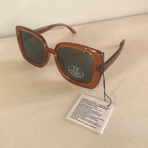 Bruna solglasögon - Superfina bruna solglasögon. Från Asos, aldrig använda - endast prövade. Frakt tillkommer 🦋