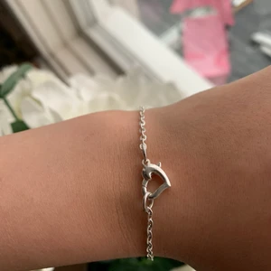 Silver armband. Hjärt format - En liten silver kedja med ett hjärta på. (Det är silverpleterat armband)