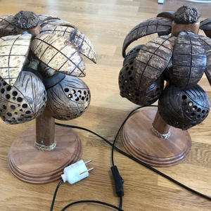 Bordslampa  - Säljer mina fina bordslampor. Funkar som vanligt är i bra skick. Behöver tre småa glödlampor för var och en (tillkommer ej). Frakt tillkommer, prisen varierar om man vill ha spårbart eller vanlig