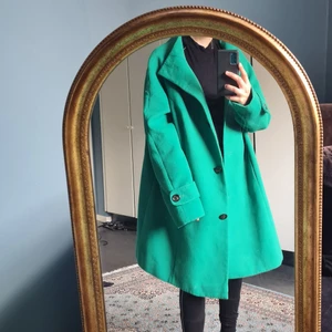 Grön kappa - Bra skick. Fråga på om du undrar över något!