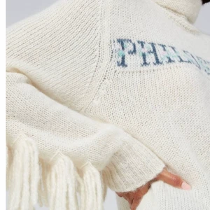 Tröja från philosophy di lorenzo serafini  - Fick precis hem denna coola tröja men tyvärr vad den för liten. Den är i storlek XS och orginalpris är 4 500kr vill mest få den såld så säljer för 1000kr men pris kan absolut diskuteras 