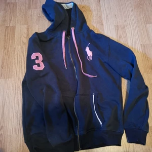 Marin blå och rosa ralp lauren hoodie XXL - Marin blå och rosa ralp lauren hoodie i storlek xxl