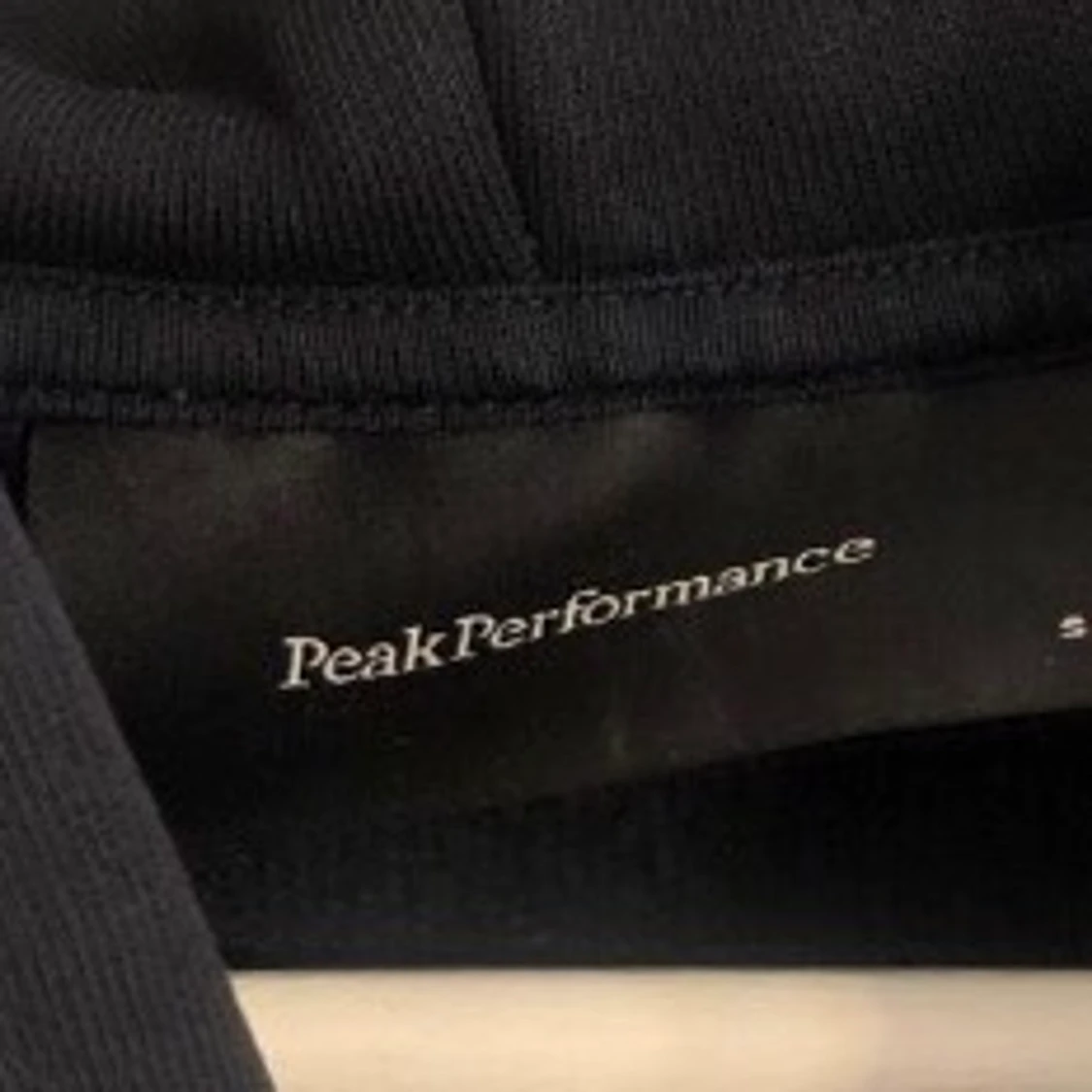 Peak performance hoodie  - 90