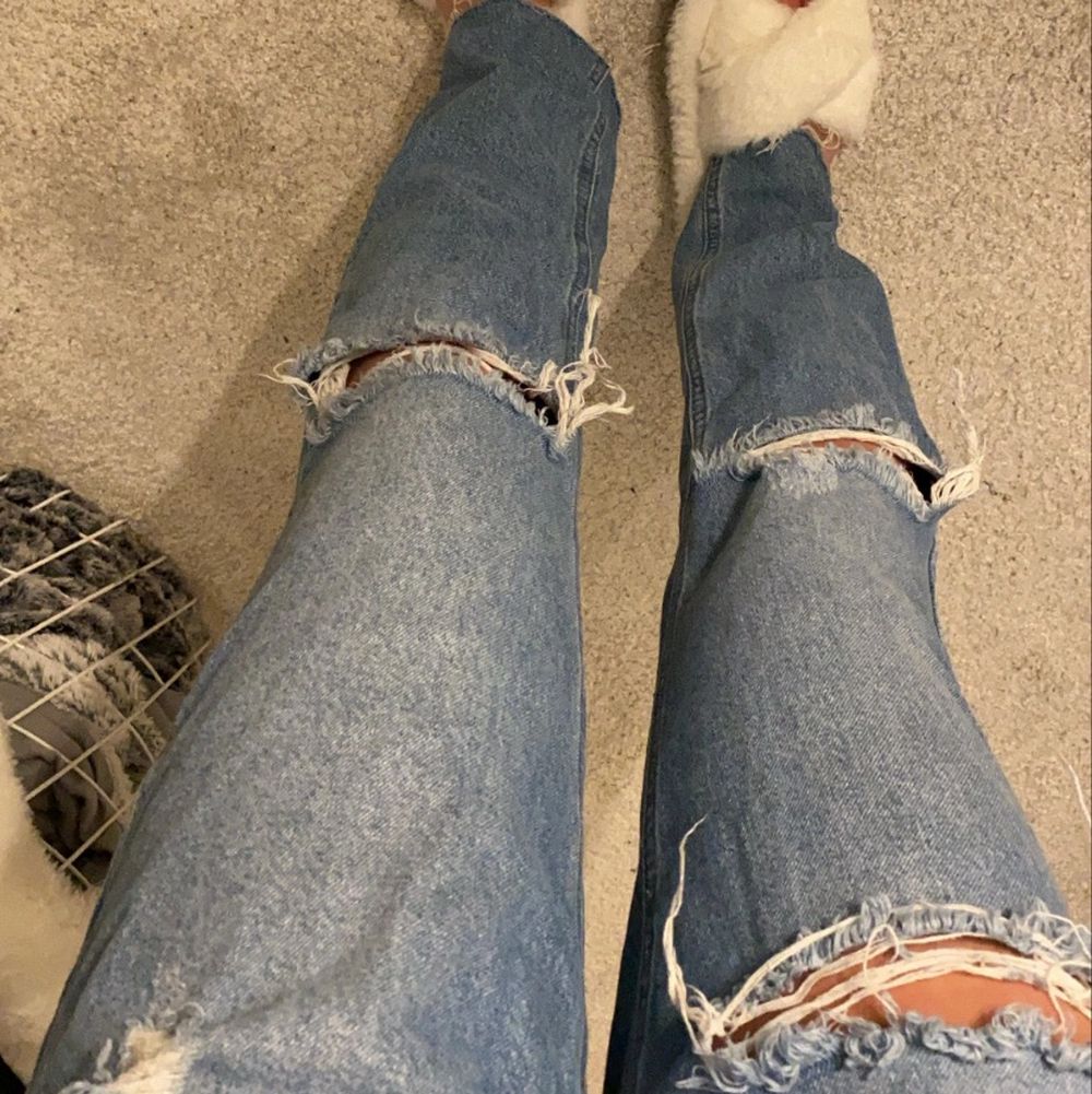 Raka slitna jeans från missguided som aldrig är använda. De är jättefina och i jättebra skick. . Jeans & Byxor.