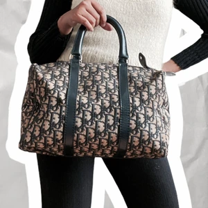 Dior monogram vintage - Dior monogram bowling vintage | bra skick | måttet 30 cm x 18 cm x 16 cm | kolla gärna på mina andra annonser | följ insta @nmf_se