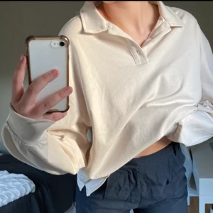 Pikétröja  - As fin ovesized pikétröja från Lager 157, köpt nyligen men råkade beställa två så helt i nyskick💕 säljer för 200kr + frakt 