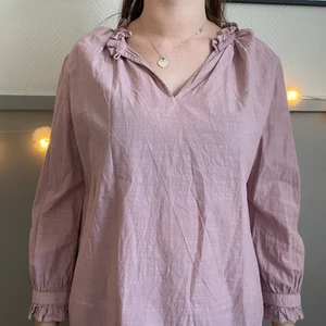 Superfin blus från NOANOA - SÄLJER EN SUPERFIN LILA BLUS💜💜💜💜BUDAA!!