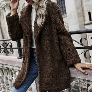 Brun mysig jacka  - Oanvänd vårjacka i mysigt material!