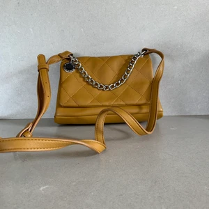 Orange väska - Mindre väska i orange🍊