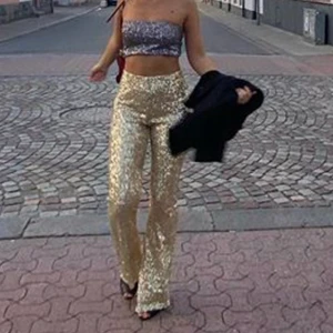 Zara paljettbyxor - Säljer världens snyggaste festbyxor!!! Använda endast en gång på nyår, säljer då jag ej har någon användning för dem. Nypris 559 kr, men säljer för 270 kr 💓