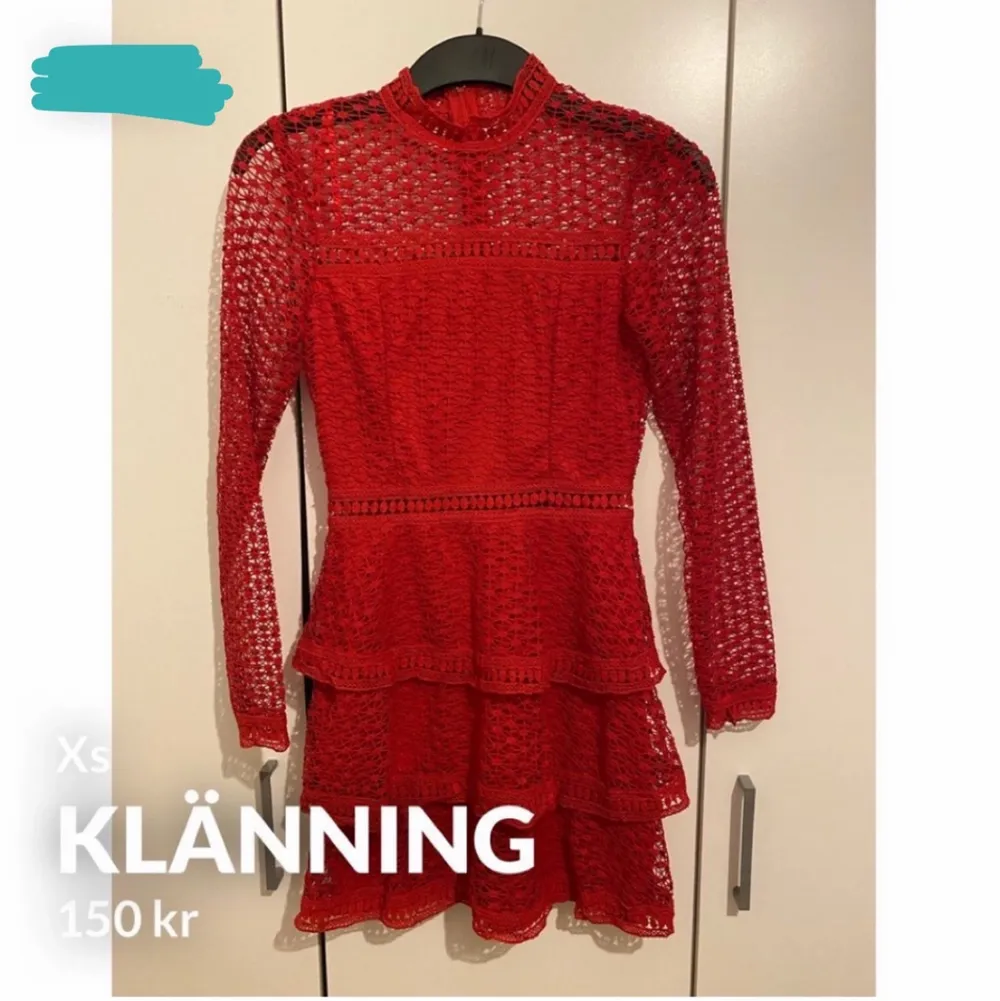 En jättesöt röd kort klänning, passar perfekt till sommaren som är påväg. Aldrig använd, storlek XS. . Klänningar.