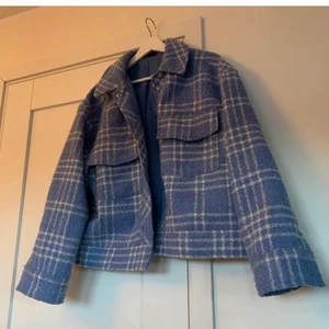 Monki jacka  - Säljer denna jacka från monki, aldrig använd 