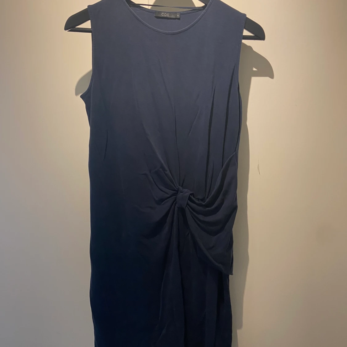 Blå klänning från COS 
