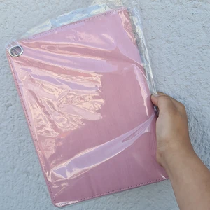 Säljer rosa oändvänd iped Air/Air 2 skal ❤💖❤som igenkligen kostat 400 men jag säger det för 200 - Detta skal fick jag i present men tyvärr passade den inte till min iped det är helt oanvänt och nytt💖❤💖