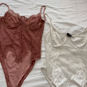 Spetsbodys - Säljer dessa 2 otroligt snygga bodys i small pga att dem blivit små för mig, dessa köpte jag insparken så dem har jag inte sett i butiker i Göteborg!