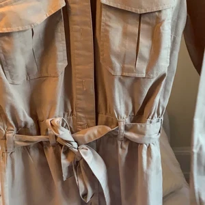 Stilren klänning - Jätte fin klänning använd 1 gång perfekt till sommaren