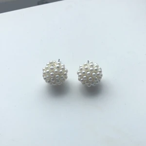 Örhängen  - Säljer dessa söta örhängen. Dom är helt oanvända!! Kontakta mig i dm om du skulle vara intresserad🤍🤍ALLA örhängen spritas innan de skickas oavsett om de är oanvända!!