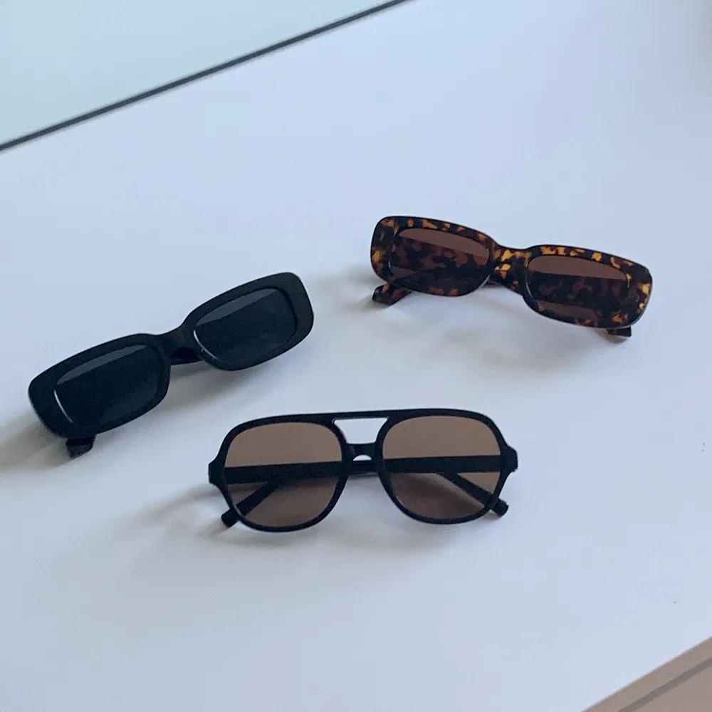 Säljer tre par nya solglasögon från Shein. Aldrig använda och fodral skickas med. 40 kr paret OBS! Endast de längst ner finns kvar! . Accessoarer.