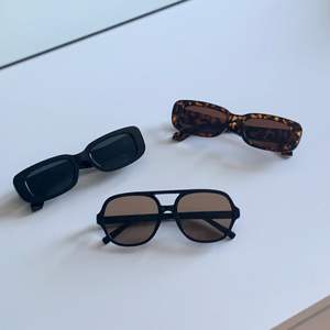 Säljer tre par nya solglasögon från Shein. Aldrig använda och fodral skickas med. 40 kr paret OBS! Endast de längst ner finns kvar! 