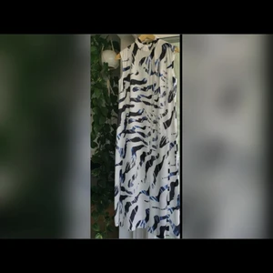 Mid-leg dresse WHYRED (White and bleu)  -  Purchasing price : 2500 Sek Selling price : 700 Sek worn one time, so like new. 