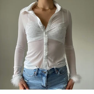 Festtopp! - ❗️Inte mina bilder❗️ Säljer denna toppen då jag helt enkelt måste rensagarderoben. Den är superfin och i nycksick - aldrig använd. Kontakta mig vid frågor, möts upp i Stockholm eller fraktar.