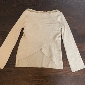  Beige Tröja från Zara storlek M - Dehära plagget är inte så gammalt har haft den kanske i 2-3 månader