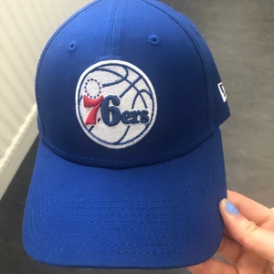 New Era keps  - New Era keps i Flexfit. Använd ett fåtal gånger så den är i fint skick. Köpt för 349 kr. 