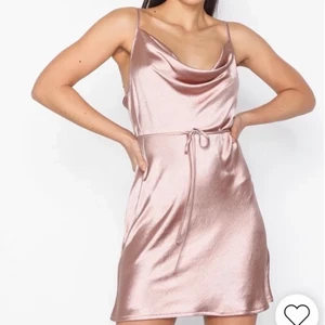 Klänning  - Superfin klänning från motel, helt ny, köpare står för frakt🥰🥰