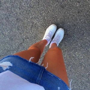 Zara Jeanskjol - Gör ont i mig att sälja denna skitsnygga jeanskjol från Zara. Sitter som en smäck, bara att den nu är för liten för mig.