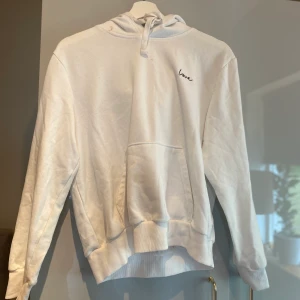 Hoodie  - En hoodie i bra skick som ej används längre. 