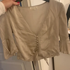 Topp Urban Outfitters - Fin topp och använd fåtal gånger, fint skick. 