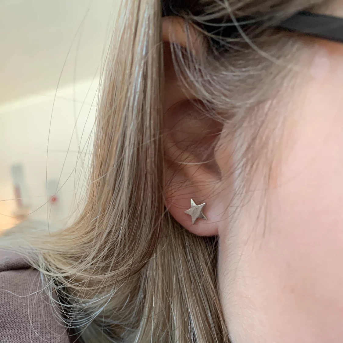 Två silvriga örhängen - 91