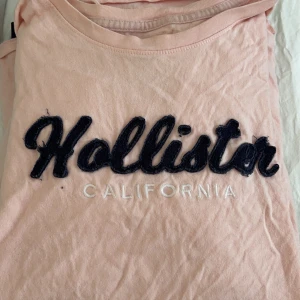 Kortärmad hollister tröja  - Storlek L