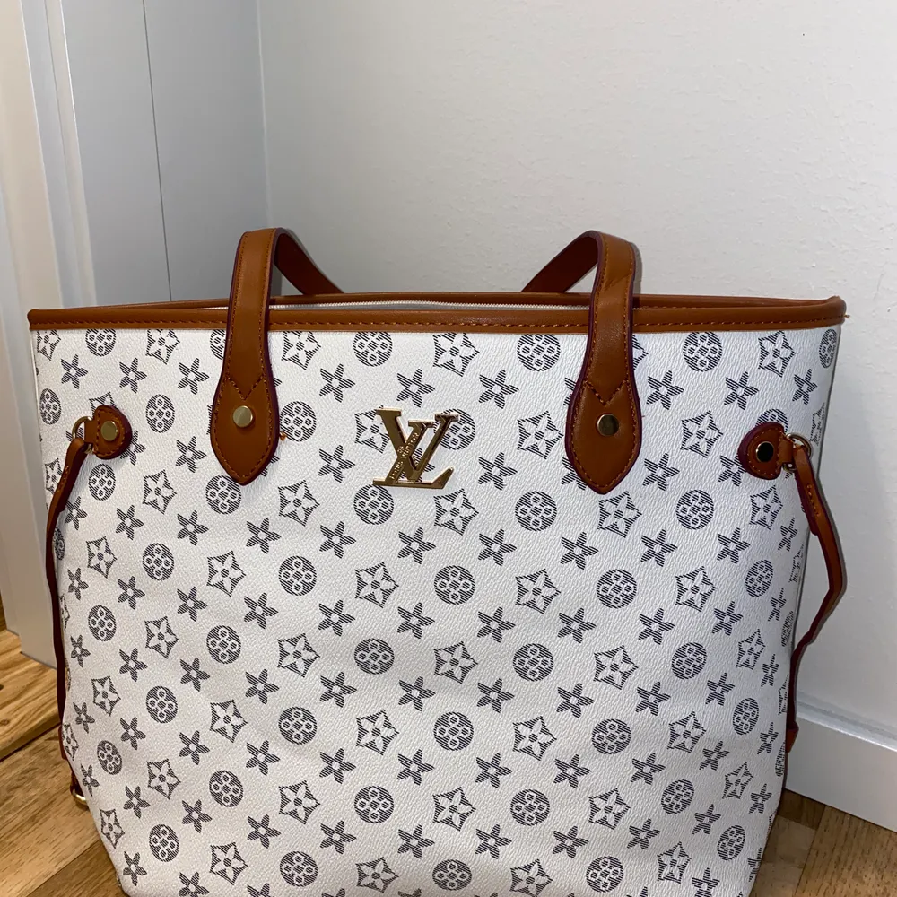 Säljer min Louis Vuitton väska! A-kopia! Använd fåtal gånger.. Väskor.