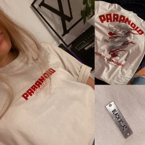 Cool tröja - Beige astuff tröja med tryck på ryggen. Jätteskön, använd en gång. Märket black squad 