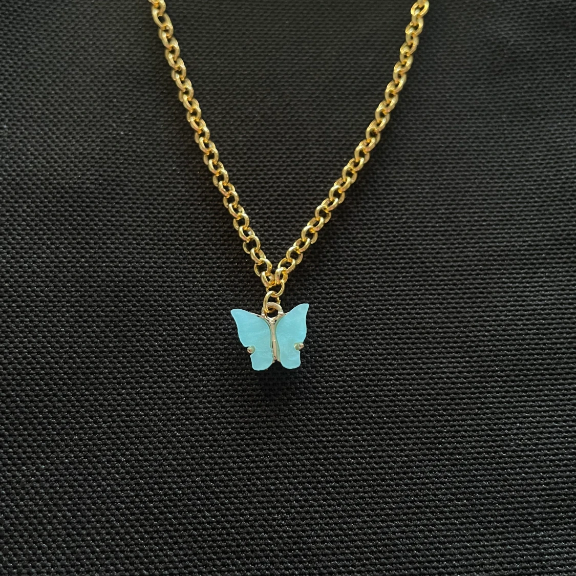 🦋himmelsblå fjäril halsband🦋