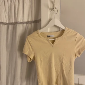 Tshirt - Oanvänd, stl S. 