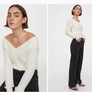 Vit v-ringad tröja från HM - Fin V-ringad tröja från HM i mycket bra skick💓